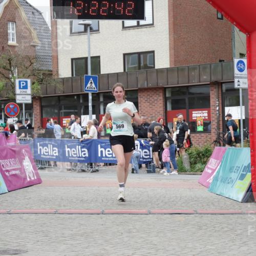 10.05.2026 - 8. Wedeler Halbmarathon Yannick Fuchs http://msf.ph/oto/9732077 10.05.2026 12:22:40 Ziel 569 meine-sportfotos.de