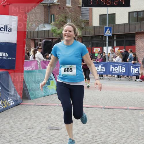 10.05.2026 - 8. Wedeler Halbmarathon Yannick Fuchs http://msf.ph/oto/9732081 10.05.2026 11:46:22 Ziel 158, 605, 2032, 2033 meine-sportfotos.de