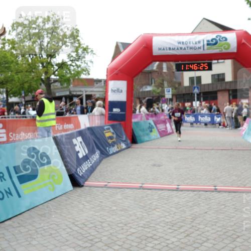 10.05.2026 - 8. Wedeler Halbmarathon Yannick Fuchs http://msf.ph/oto/9732121 10.05.2026 11:46:23 Ziel 158, 605, 2032, 2033 meine-sportfotos.de