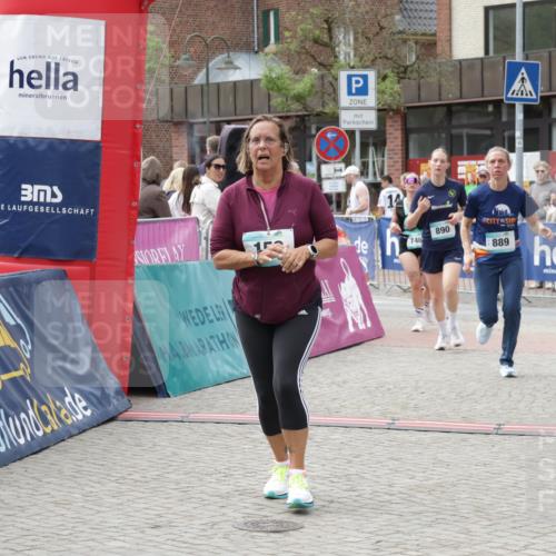10.05.2026 - 8. Wedeler Halbmarathon Yannick Fuchs http://msf.ph/oto/9732143 10.05.2026 11:46:25 Ziel 158, 605, 740 meine-sportfotos.de