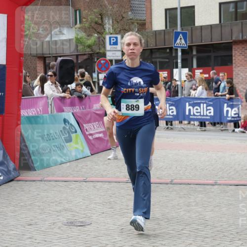 10.05.2026 - 8. Wedeler Halbmarathon Yannick Fuchs http://msf.ph/oto/9732181 10.05.2026 11:46:27 Ziel 158, 605, 740 meine-sportfotos.de