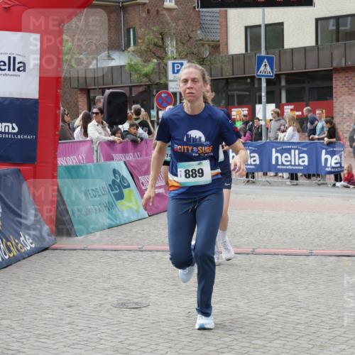 10.05.2026 - 8. Wedeler Halbmarathon Yannick Fuchs http://msf.ph/oto/9732184 10.05.2026 11:46:27 Ziel 158, 605, 740 meine-sportfotos.de