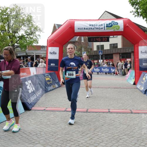 10.05.2026 - 8. Wedeler Halbmarathon Yannick Fuchs http://msf.ph/oto/9732203 10.05.2026 11:46:28 Ziel 158, 740 meine-sportfotos.de