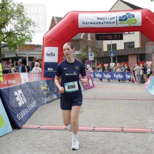 10.05.2026 - 8. Wedeler Halbmarathon Yannick Fuchs http://msf.ph/oto/9732224 10.05.2026 11:46:29 Ziel 158, 740 meine-sportfotos.de