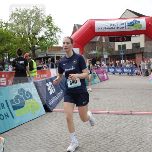 10.05.2026 - 8. Wedeler Halbmarathon Yannick Fuchs http://msf.ph/oto/9732234 10.05.2026 11:46:29 Ziel 158, 740 meine-sportfotos.de