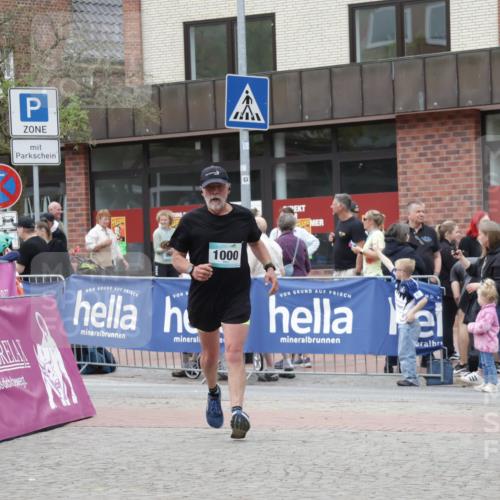 10.05.2026 - 8. Wedeler Halbmarathon Yannick Fuchs http://msf.ph/oto/9732258 10.05.2026 12:23:28 Ziel 1000 meine-sportfotos.de