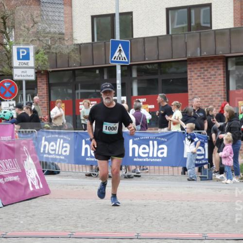10.05.2026 - 8. Wedeler Halbmarathon Yannick Fuchs http://msf.ph/oto/9732264 10.05.2026 12:23:28 Ziel 1000 meine-sportfotos.de