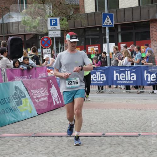 10.05.2026 - 8. Wedeler Halbmarathon Yannick Fuchs http://msf.ph/oto/9732269 10.05.2026 11:46:37 Ziel 719, 721, 2216 meine-sportfotos.de