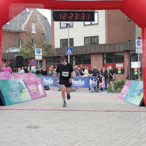 10.05.2026 - 8. Wedeler Halbmarathon Yannick Fuchs http://msf.ph/oto/9732279 10.05.2026 12:23:29 Ziel 1000 meine-sportfotos.de
