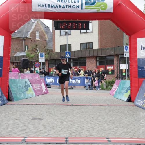 10.05.2026 - 8. Wedeler Halbmarathon Yannick Fuchs http://msf.ph/oto/9732283 10.05.2026 12:23:29 Ziel 1000 meine-sportfotos.de