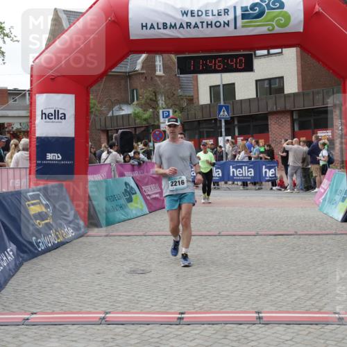 10.05.2026 - 8. Wedeler Halbmarathon Yannick Fuchs http://msf.ph/oto/9732284 10.05.2026 11:46:38 Ziel 719, 721, 954, 2216 meine-sportfotos.de