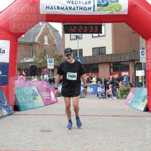 10.05.2026 - 8. Wedeler Halbmarathon Yannick Fuchs http://msf.ph/oto/9732296 10.05.2026 12:23:31 Ziel 1000 meine-sportfotos.de