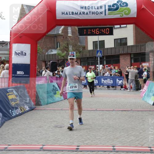 10.05.2026 - 8. Wedeler Halbmarathon Yannick Fuchs http://msf.ph/oto/9732297 10.05.2026 11:46:38 Ziel 719, 721, 954, 2216 meine-sportfotos.de
