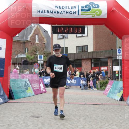 10.05.2026 - 8. Wedeler Halbmarathon Yannick Fuchs http://msf.ph/oto/9732301 10.05.2026 12:23:31 Ziel 1000 meine-sportfotos.de