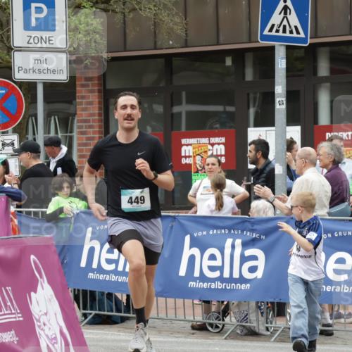 10.05.2026 - 8. Wedeler Halbmarathon Yannick Fuchs http://msf.ph/oto/9732311 10.05.2026 12:23:40 Ziel 449 meine-sportfotos.de