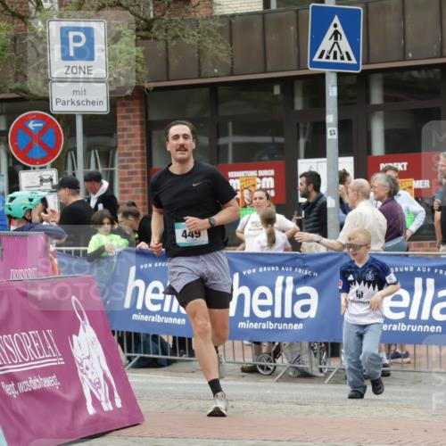 10.05.2026 - 8. Wedeler Halbmarathon Yannick Fuchs http://msf.ph/oto/9732315 10.05.2026 12:23:41 Ziel 449 meine-sportfotos.de