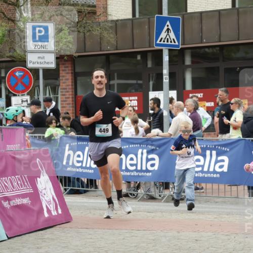 10.05.2026 - 8. Wedeler Halbmarathon Yannick Fuchs http://msf.ph/oto/9732323 10.05.2026 12:23:41 Ziel 449 meine-sportfotos.de