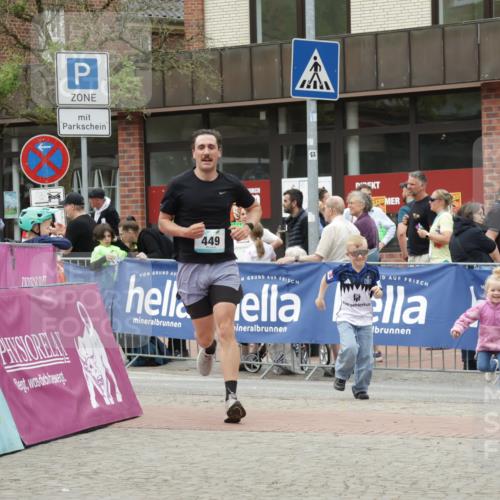 10.05.2026 - 8. Wedeler Halbmarathon Yannick Fuchs http://msf.ph/oto/9732327 10.05.2026 12:23:41 Ziel 449 meine-sportfotos.de