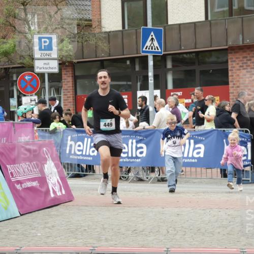 10.05.2026 - 8. Wedeler Halbmarathon Yannick Fuchs http://msf.ph/oto/9732332 10.05.2026 12:23:41 Ziel 449 meine-sportfotos.de