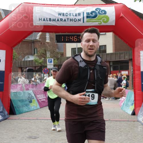 10.05.2026 - 8. Wedeler Halbmarathon Yannick Fuchs http://msf.ph/oto/9732333 10.05.2026 11:46:42 Ziel 719, 721, 831, 945, 954, 2216 meine-sportfotos.de