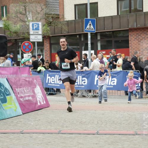10.05.2026 - 8. Wedeler Halbmarathon Yannick Fuchs http://msf.ph/oto/9732336 10.05.2026 12:23:41 Ziel 449 meine-sportfotos.de