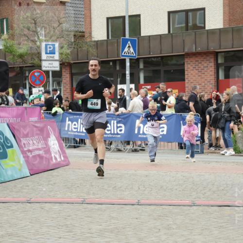 10.05.2026 - 8. Wedeler Halbmarathon Yannick Fuchs http://msf.ph/oto/9732348 10.05.2026 12:23:42 Ziel 181, 449 meine-sportfotos.de