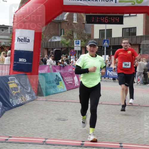 10.05.2026 - 8. Wedeler Halbmarathon Yannick Fuchs http://msf.ph/oto/9732349 10.05.2026 11:46:43 Ziel 719, 721, 831, 945, 954, 2216 meine-sportfotos.de