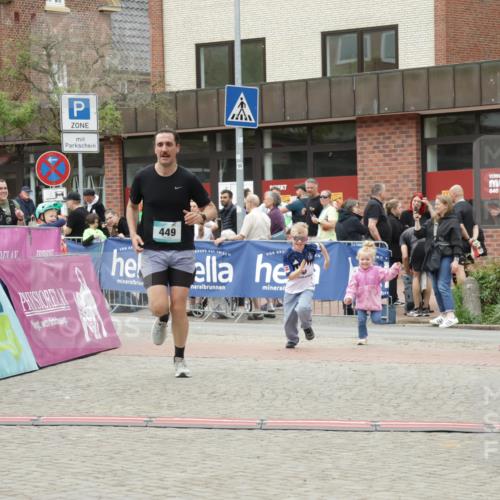 10.05.2026 - 8. Wedeler Halbmarathon Yannick Fuchs http://msf.ph/oto/9732355 10.05.2026 12:23:42 Ziel 181, 449 meine-sportfotos.de