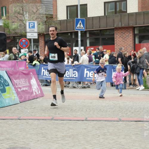 10.05.2026 - 8. Wedeler Halbmarathon Yannick Fuchs http://msf.ph/oto/9732360 10.05.2026 12:23:42 Ziel 181, 449 meine-sportfotos.de