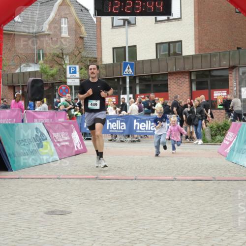 10.05.2026 - 8. Wedeler Halbmarathon Yannick Fuchs http://msf.ph/oto/9732364 10.05.2026 12:23:42 Ziel 181, 449 meine-sportfotos.de