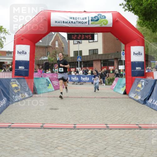 10.05.2026 - 8. Wedeler Halbmarathon Yannick Fuchs http://msf.ph/oto/9732377 10.05.2026 12:23:43 Ziel 181, 449 meine-sportfotos.de