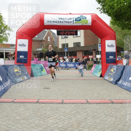 10.05.2026 - 8. Wedeler Halbmarathon Yannick Fuchs http://msf.ph/oto/9732381 10.05.2026 12:23:43 Ziel 181, 449 meine-sportfotos.de