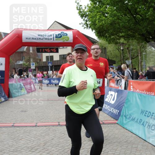 10.05.2026 - 8. Wedeler Halbmarathon Yannick Fuchs http://msf.ph/oto/9732388 10.05.2026 11:46:44 Ziel 719, 721, 831, 945, 954 meine-sportfotos.de