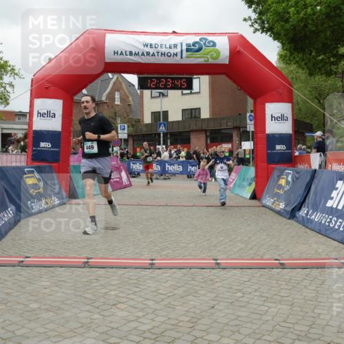 10.05.2026 - 8. Wedeler Halbmarathon Yannick Fuchs http://msf.ph/oto/9732398 10.05.2026 12:23:43 Ziel 181, 449 meine-sportfotos.de