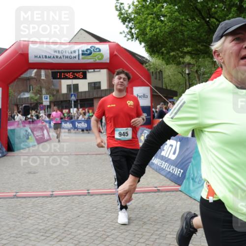 10.05.2026 - 8. Wedeler Halbmarathon Yannick Fuchs http://msf.ph/oto/9732401 10.05.2026 11:46:45 Ziel 719, 721, 831, 945, 954 meine-sportfotos.de