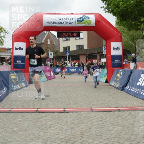 10.05.2026 - 8. Wedeler Halbmarathon Yannick Fuchs http://msf.ph/oto/9732402 10.05.2026 12:23:44 Ziel 181, 449 meine-sportfotos.de