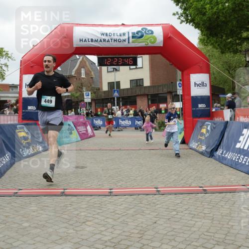 10.05.2026 - 8. Wedeler Halbmarathon Yannick Fuchs http://msf.ph/oto/9732407 10.05.2026 12:23:44 Ziel 181, 449 meine-sportfotos.de