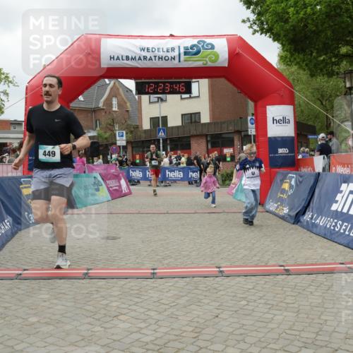 10.05.2026 - 8. Wedeler Halbmarathon Yannick Fuchs http://msf.ph/oto/9732413 10.05.2026 12:23:44 Ziel 181, 449 meine-sportfotos.de