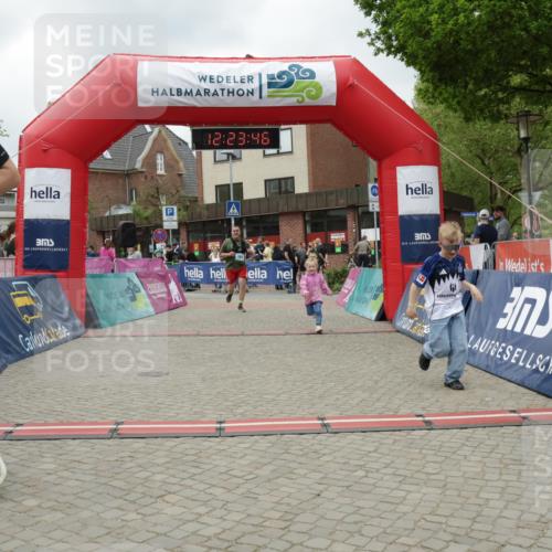 10.05.2026 - 8. Wedeler Halbmarathon Yannick Fuchs http://msf.ph/oto/9732428 10.05.2026 12:23:44 Ziel 181, 449 meine-sportfotos.de
