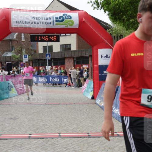 10.05.2026 - 8. Wedeler Halbmarathon Yannick Fuchs http://msf.ph/oto/9732429 10.05.2026 11:46:46 Ziel 721, 831, 914, 945, 954 meine-sportfotos.de