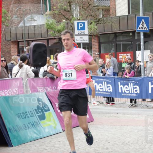 10.05.2026 - 8. Wedeler Halbmarathon Yannick Fuchs http://msf.ph/oto/9732433 10.05.2026 11:46:46 Ziel 721, 831, 914, 945, 954 meine-sportfotos.de