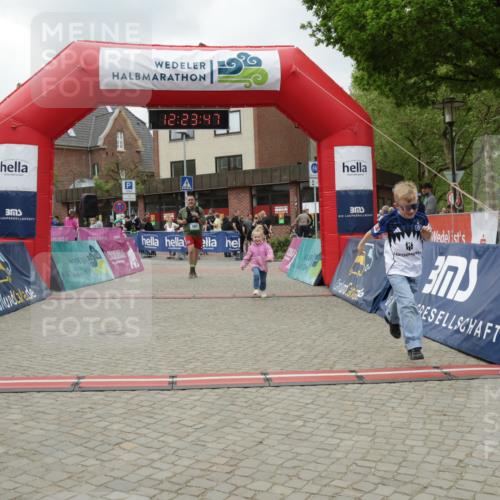 10.05.2026 - 8. Wedeler Halbmarathon Yannick Fuchs http://msf.ph/oto/9732434 10.05.2026 12:23:45 Ziel 181, 449 meine-sportfotos.de