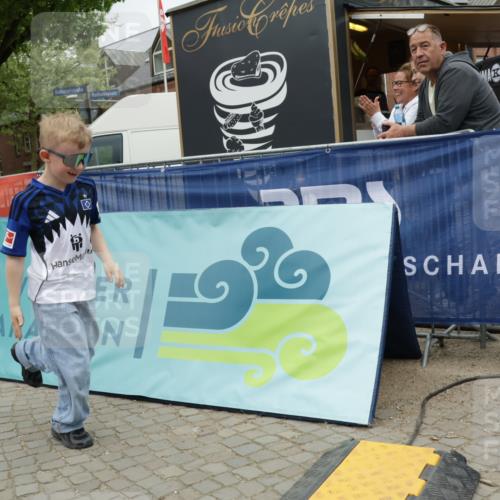 10.05.2026 - 8. Wedeler Halbmarathon Yannick Fuchs http://msf.ph/oto/9732448 10.05.2026 12:23:45 Ziel 181, 449 meine-sportfotos.de