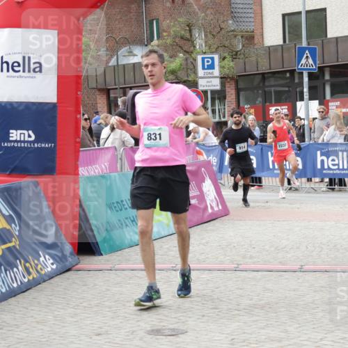 10.05.2026 - 8. Wedeler Halbmarathon Yannick Fuchs http://msf.ph/oto/9732452 10.05.2026 11:46:47 Ziel 721, 831, 914, 945, 954, 2237 meine-sportfotos.de