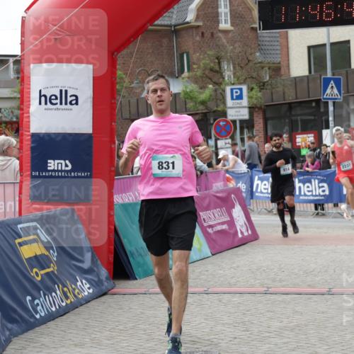 10.05.2026 - 8. Wedeler Halbmarathon Yannick Fuchs http://msf.ph/oto/9732456 10.05.2026 11:46:48 Ziel 831, 914, 945, 954, 2237 meine-sportfotos.de