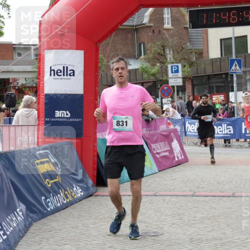 10.05.2026 - 8. Wedeler Halbmarathon Yannick Fuchs http://msf.ph/oto/9732462 10.05.2026 11:46:48 Ziel 831, 914, 945, 954, 2237 meine-sportfotos.de