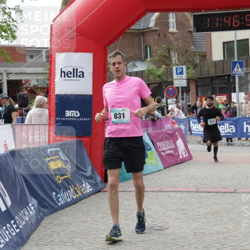 10.05.2026 - 8. Wedeler Halbmarathon Yannick Fuchs http://msf.ph/oto/9732467 10.05.2026 11:46:48 Ziel 831, 914, 945, 954, 2237 meine-sportfotos.de