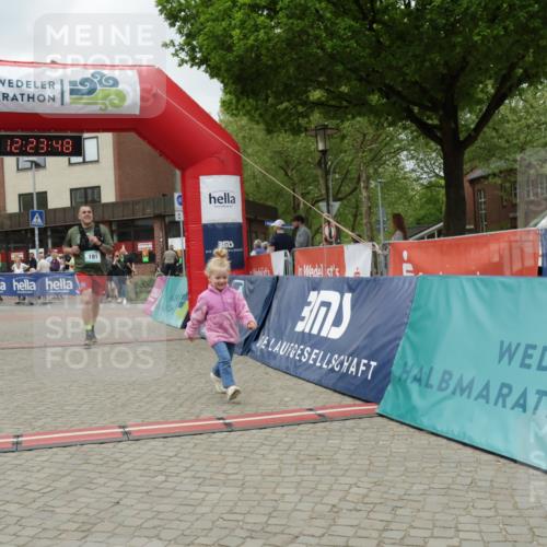 10.05.2026 - 8. Wedeler Halbmarathon Yannick Fuchs http://msf.ph/oto/9732470 10.05.2026 12:23:46 Ziel 181, 449 meine-sportfotos.de