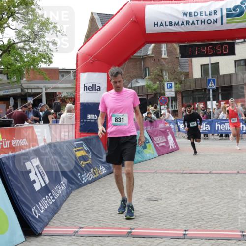 10.05.2026 - 8. Wedeler Halbmarathon Yannick Fuchs http://msf.ph/oto/9732476 10.05.2026 11:46:48 Ziel 831, 914, 945, 954, 2237 meine-sportfotos.de