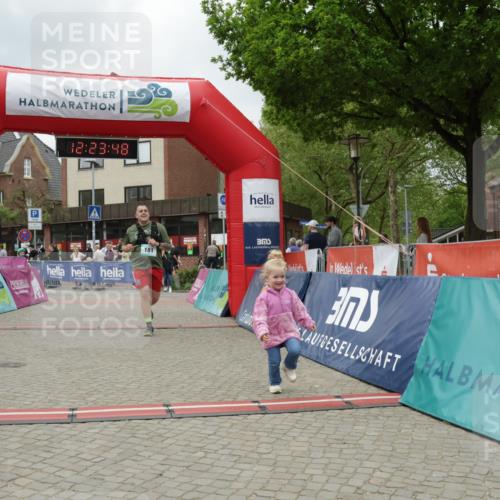 10.05.2026 - 8. Wedeler Halbmarathon Yannick Fuchs http://msf.ph/oto/9732477 10.05.2026 12:23:46 Ziel 181, 449 meine-sportfotos.de